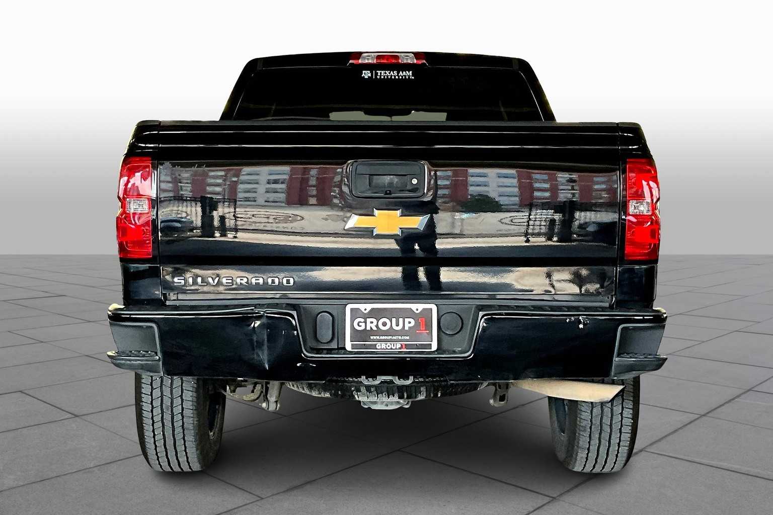 2018 Chevrolet Silverado 1500 Custom photo 4