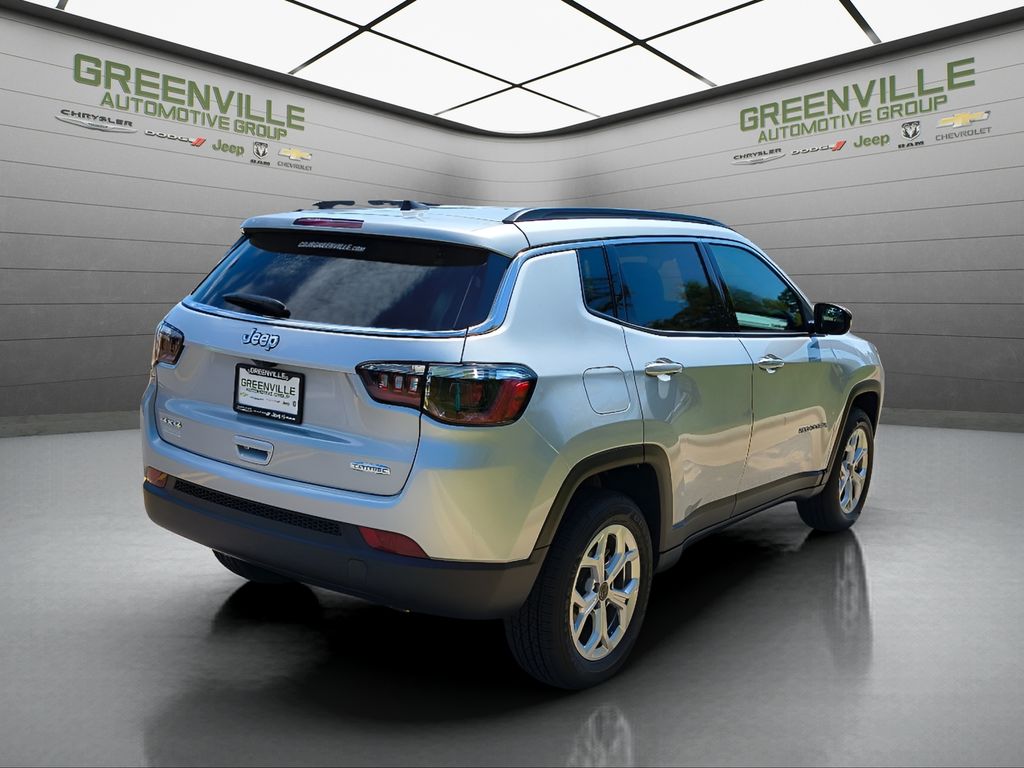 2025 Jeep Compass Latitude photo 4