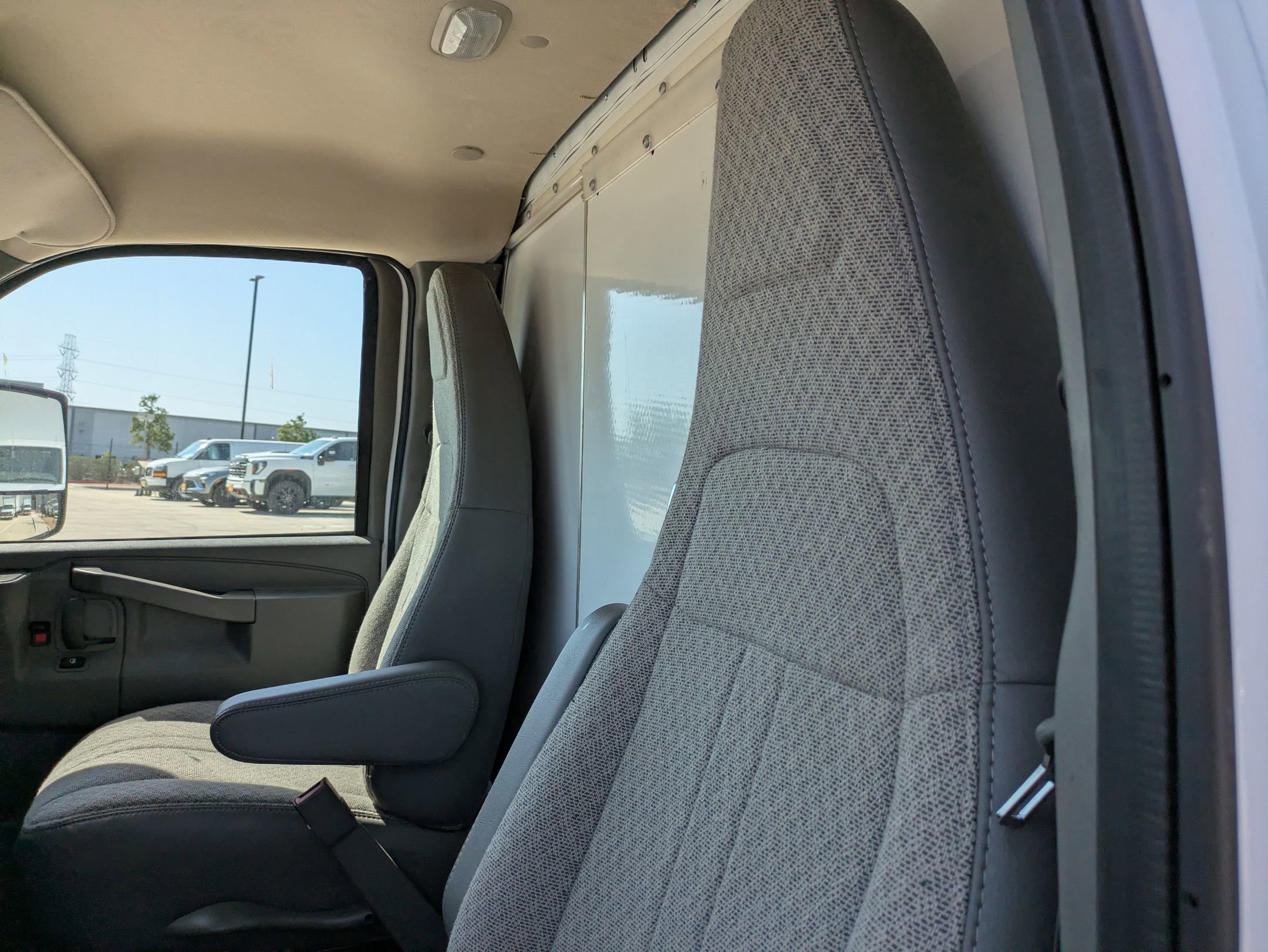 2024 Gmc Savana Cutaway 3500 photo 10