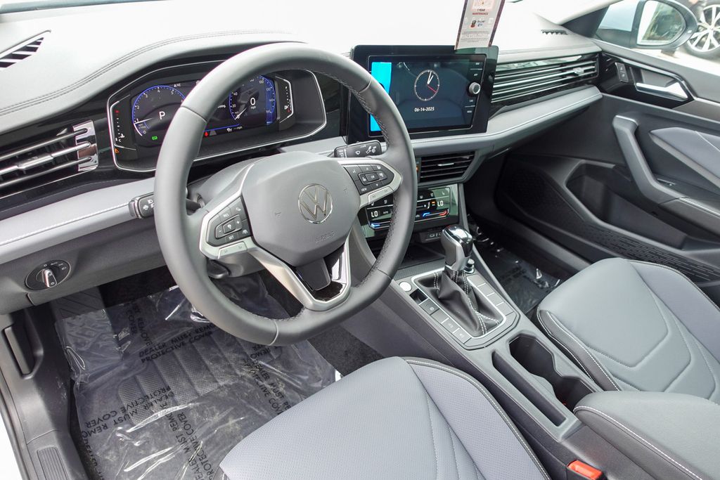 2025 Volkswagen Jetta 1.5T SEL photo 3