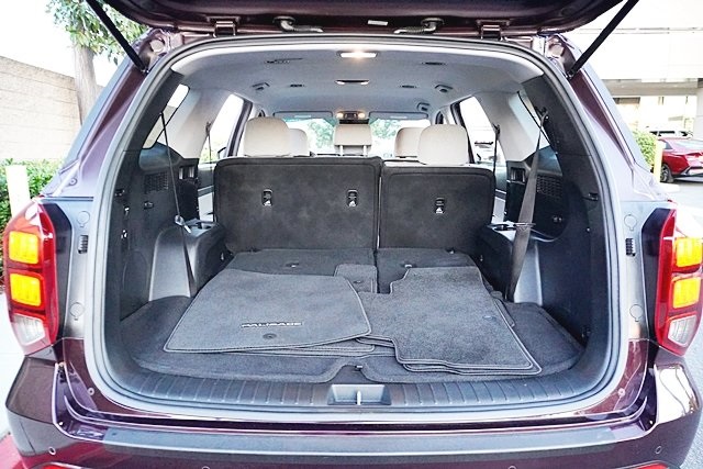 Used 2023 Red Hyundai SE image 12