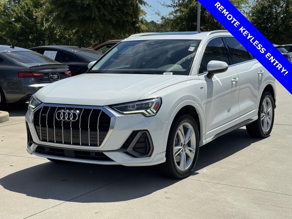 2022 Audi Q3 S line Premium Plus photo 3