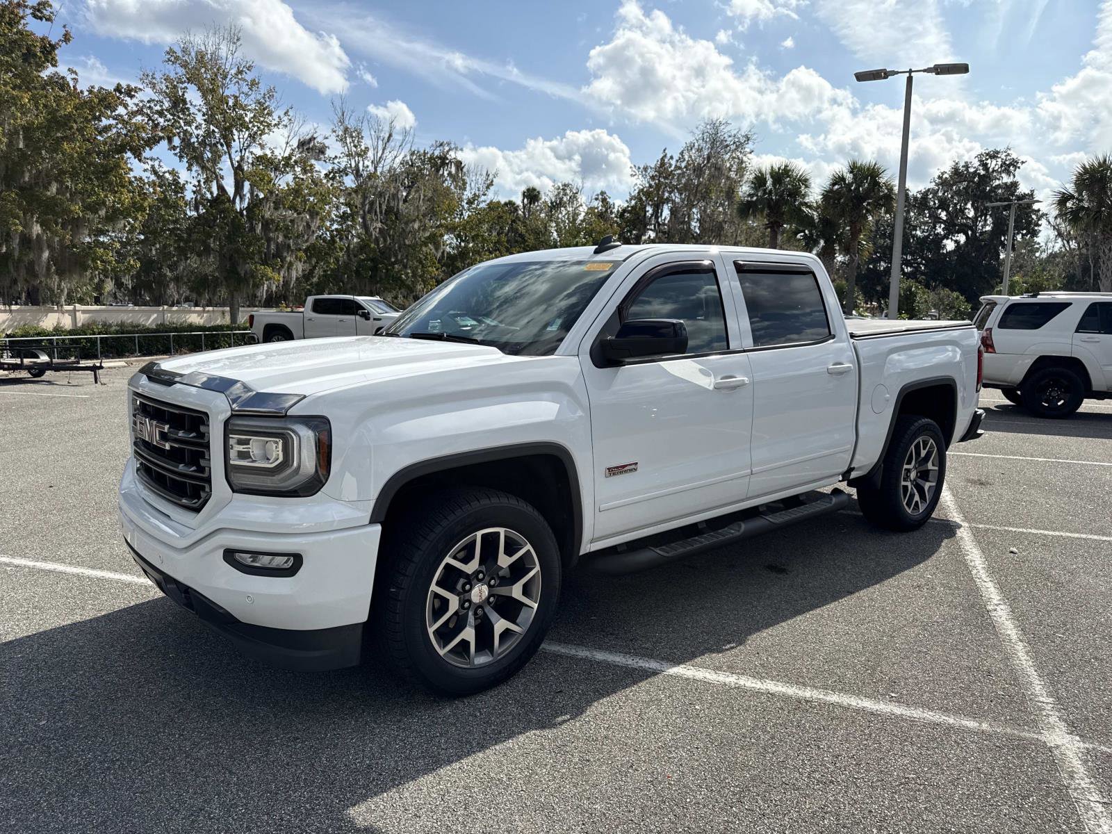 2017 Gmc Sierra 1500 SLT photo 4