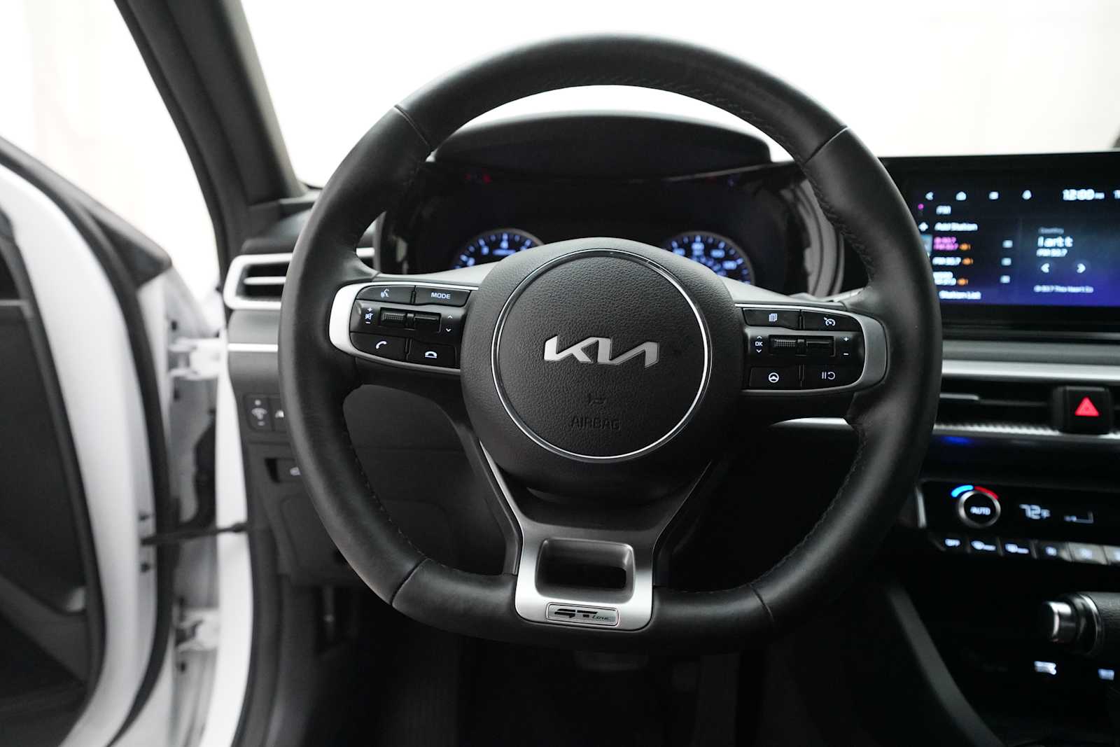 2023 Kia K5 GT-Line photo 3