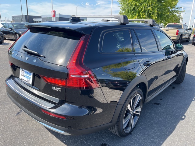 2026 Volvo V60 Cross Country B5 Plus photo 5