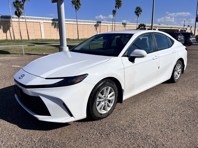 2025 Toyota Camry LE photo 3