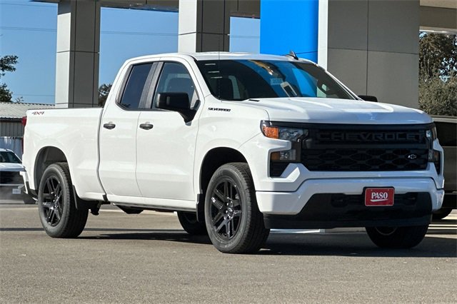 2025 Chevrolet Silverado 1500 Custom photo 2
