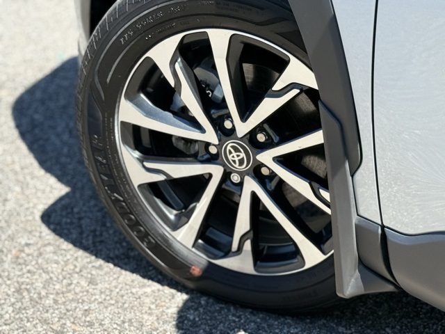 2024 Toyota Corolla Cross XLE photo 4