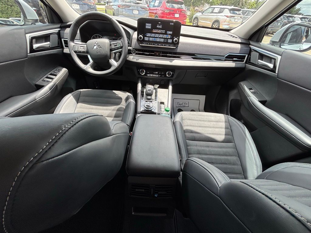 2024 Mitsubishi Outlander SE photo 13