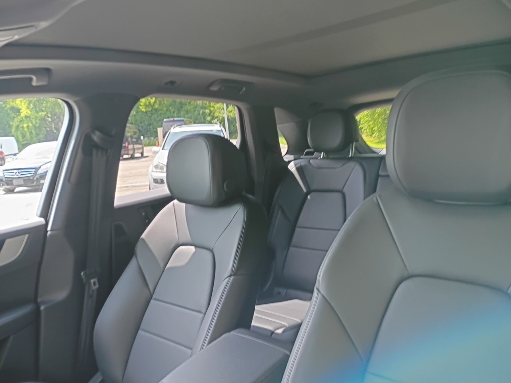 2025 Porsche Cayenne photo 18