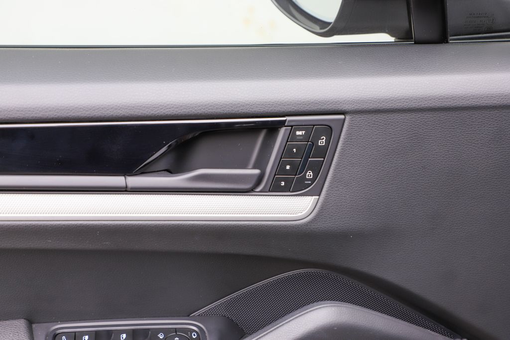2024 Porsche Cayenne Coupe Base photo 30
