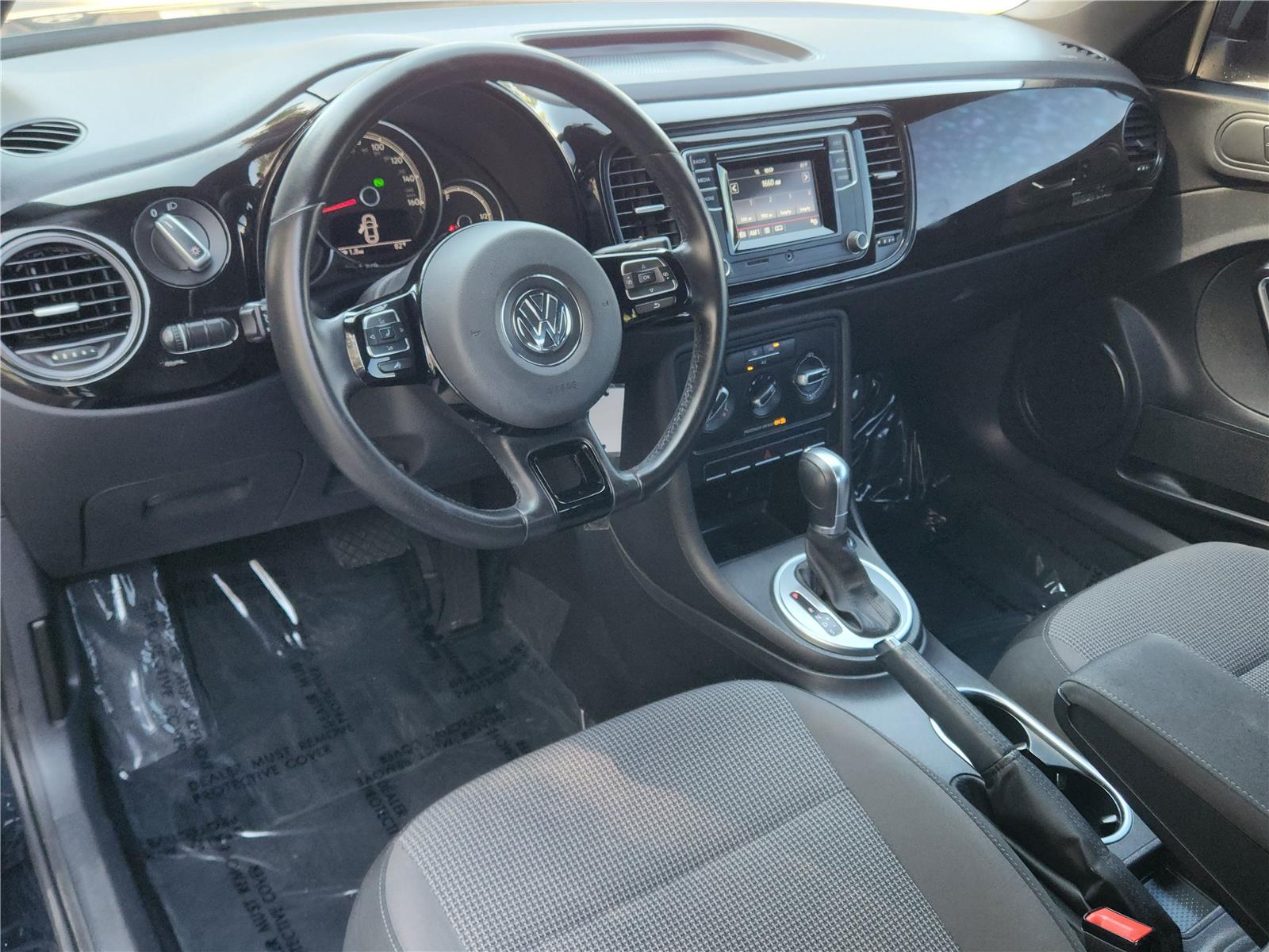 2019 Volkswagen Beetle S photo 9