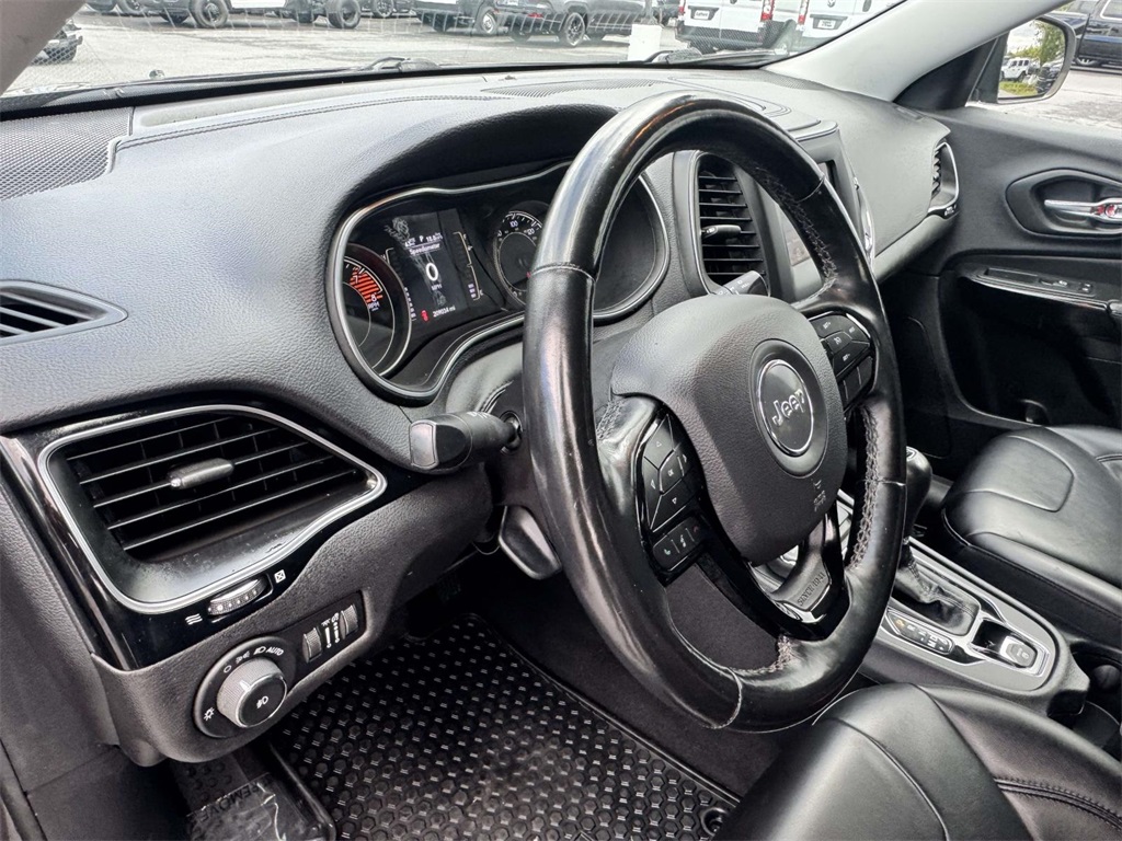 2020 Jeep Cherokee Altitude photo 2