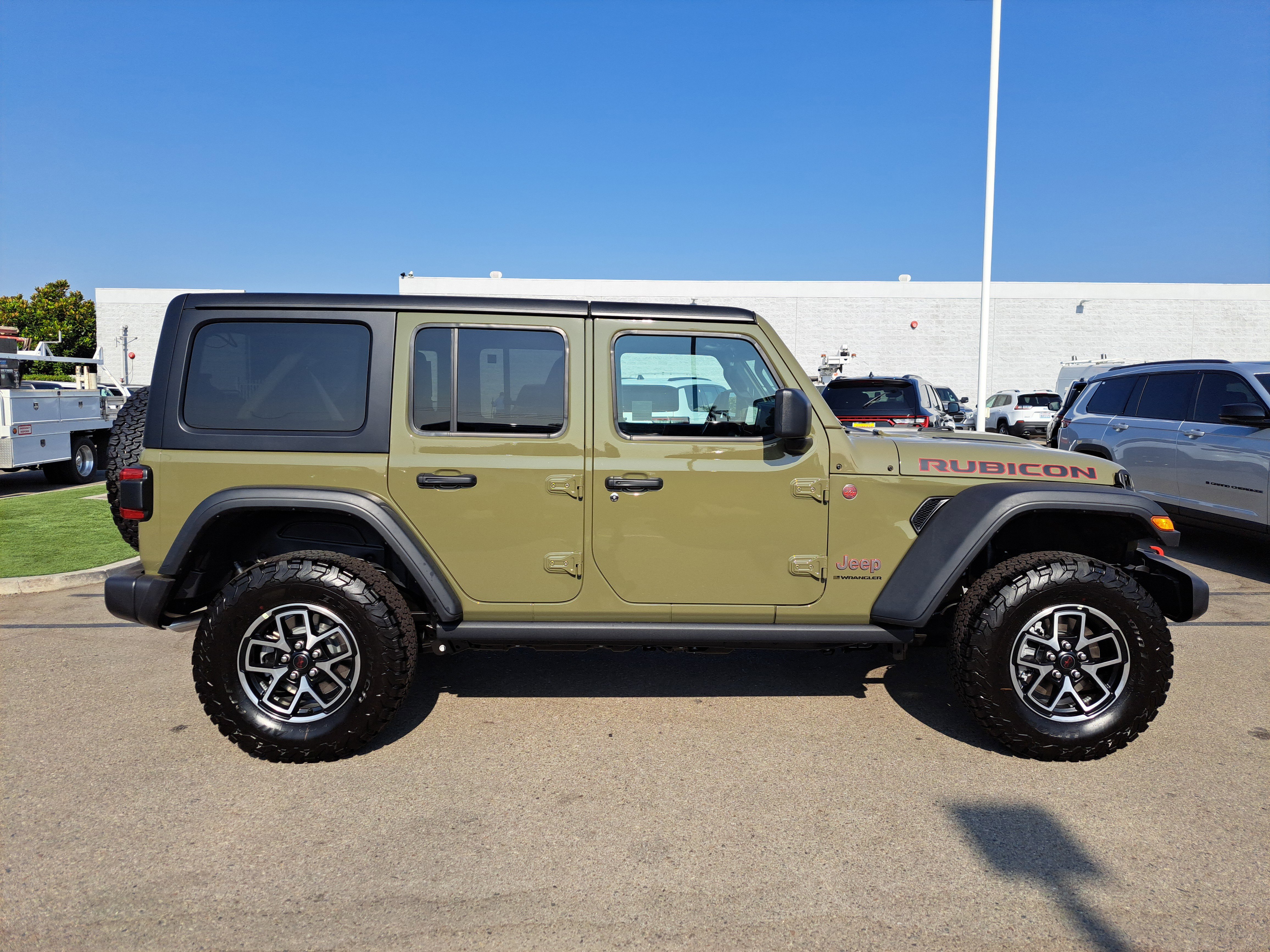 2025 Jeep Wrangler Rubicon photo 2