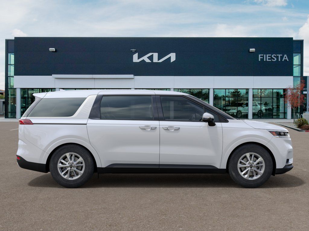 2024 Kia Carnival LX photo 7