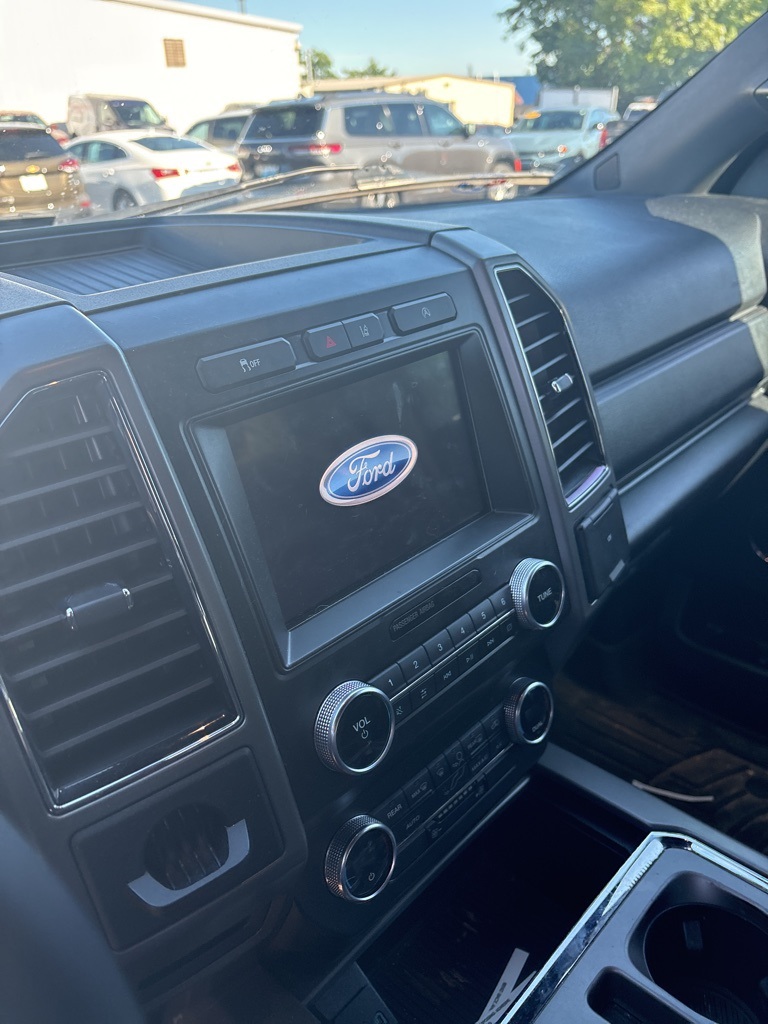 2021 Ford Expedition XLT photo 3