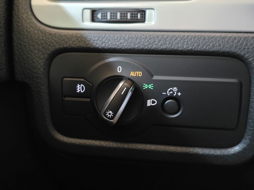 2015 Volkswagen Touareg V6 FSI TDI Hybrid photo 17