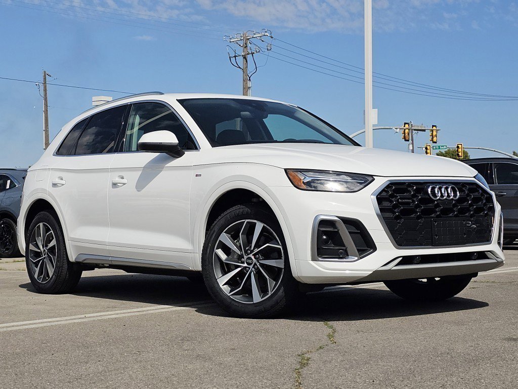 2022 Audi Q5 45 S line Premium photo 2