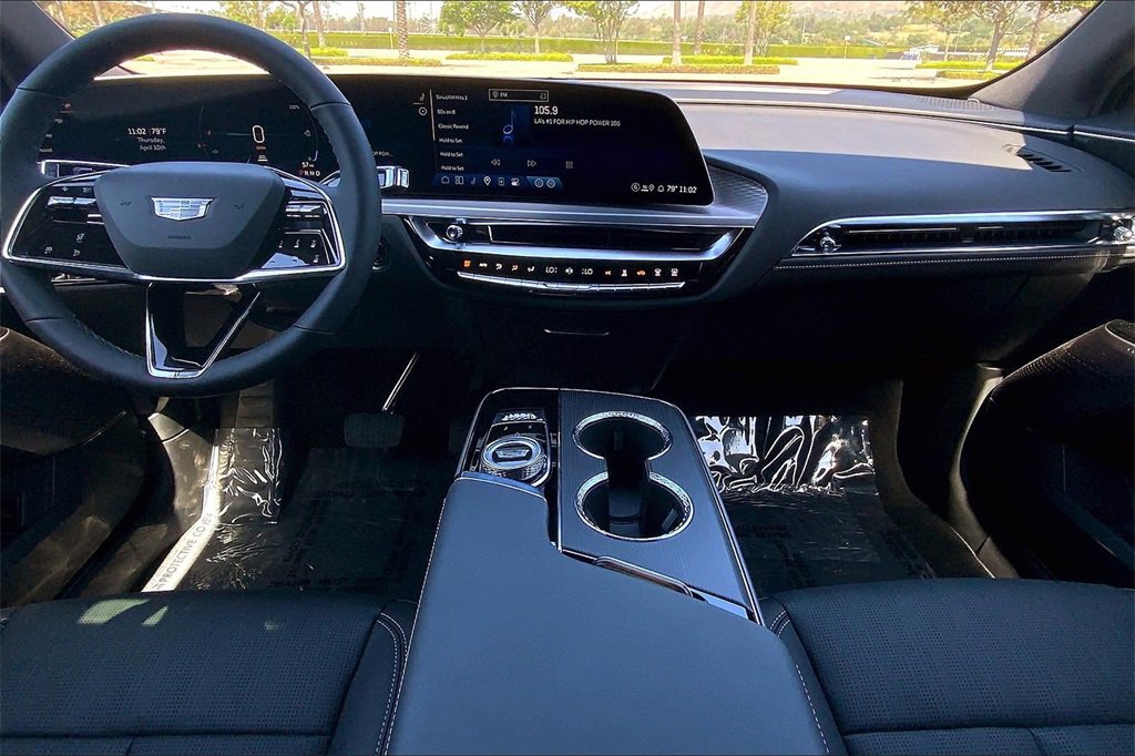 2025 Cadillac Lyriq Luxury photo 7