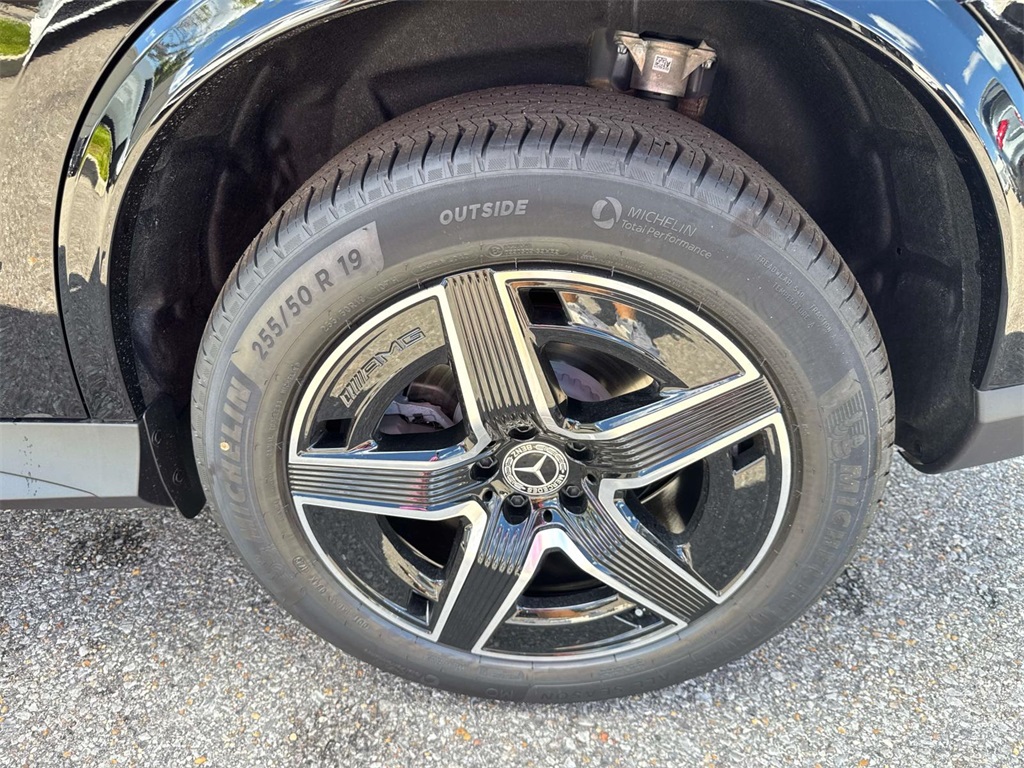2026 Mercedes Benz GLC 300 photo 3
