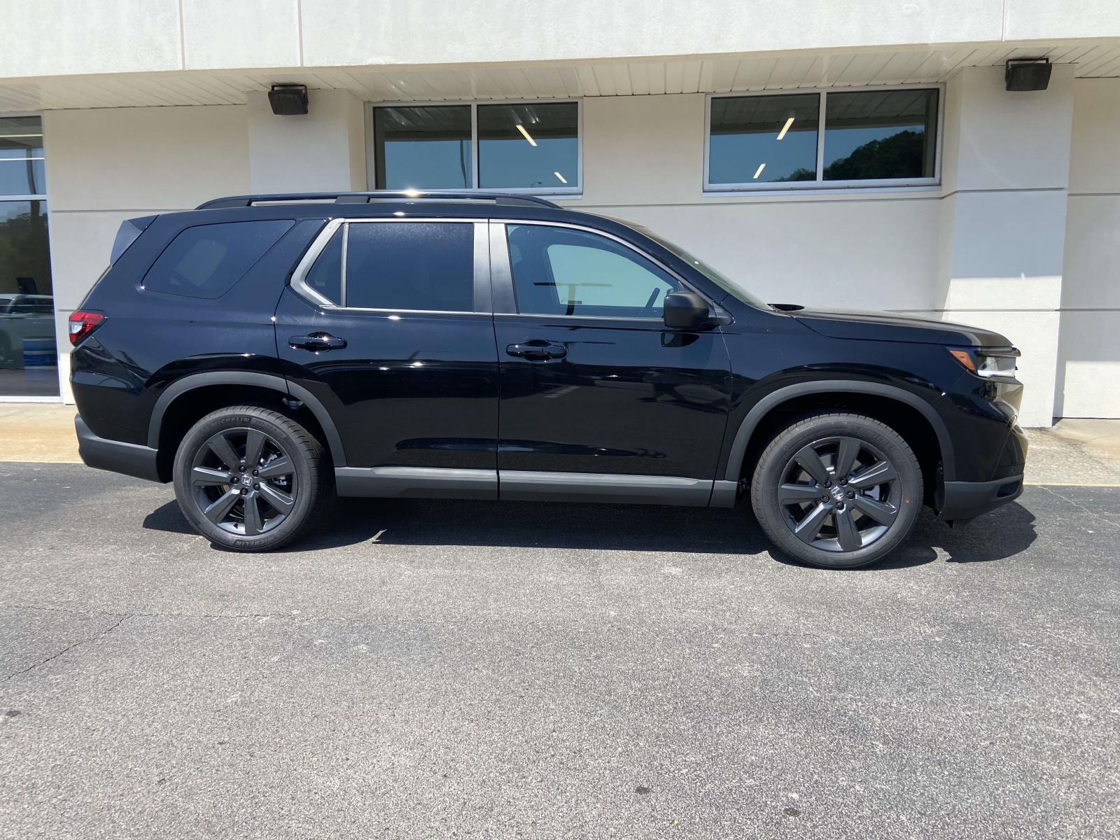 2025 Honda Pilot Sport photo 2