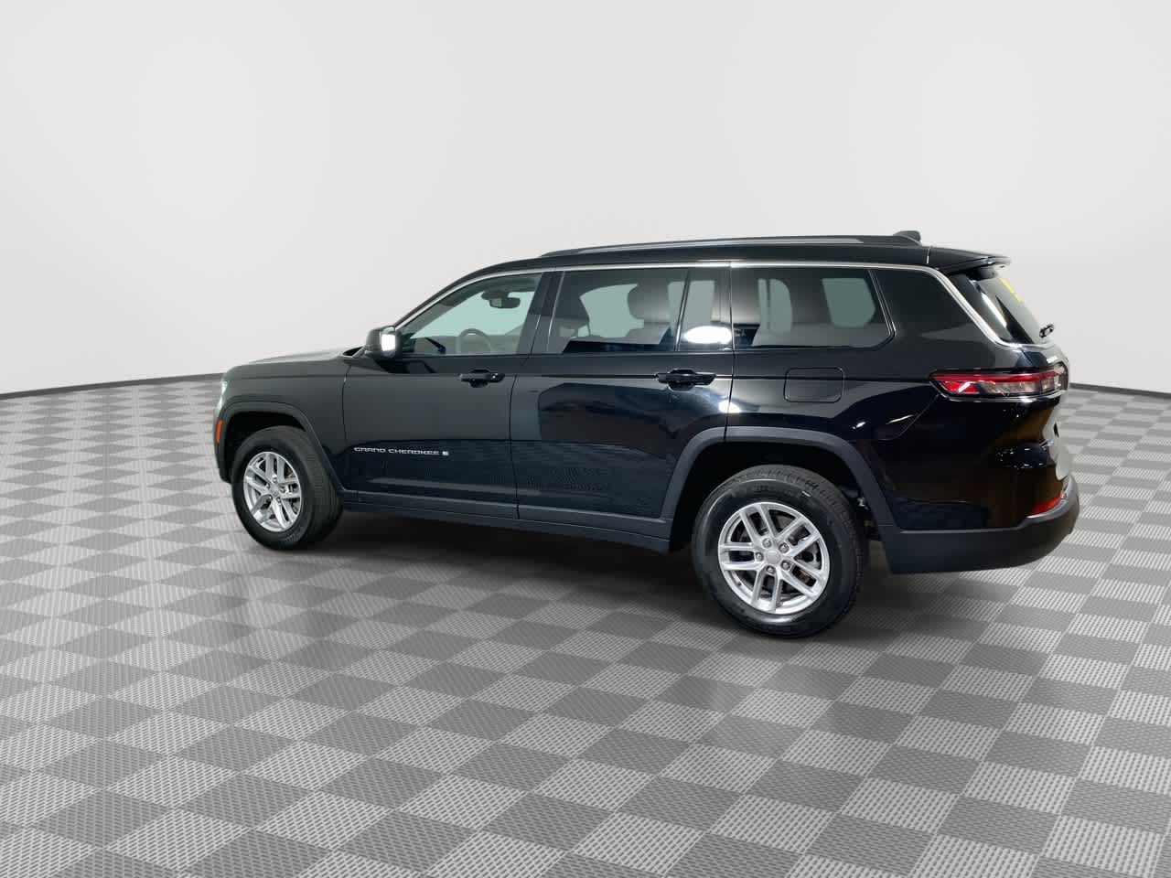 2023 Jeep Grand Cherokee Laredo photo 4