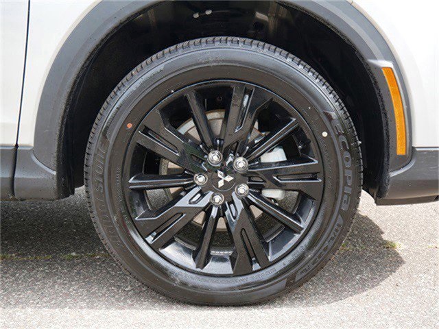 2025 Mitsubishi Eclipse Cross LE photo 7