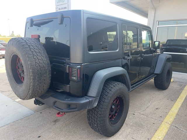2016 Jeep Wrangler Unlimited Rubicon photo 2