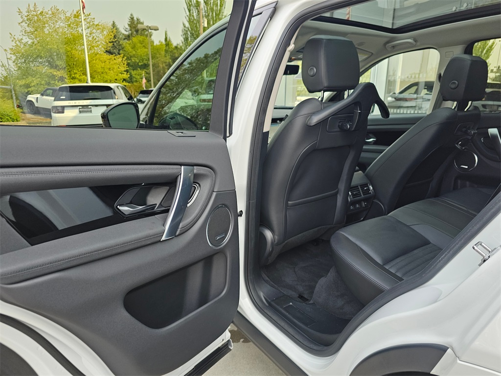 2025 Land Rover Discovery Sport S photo 17