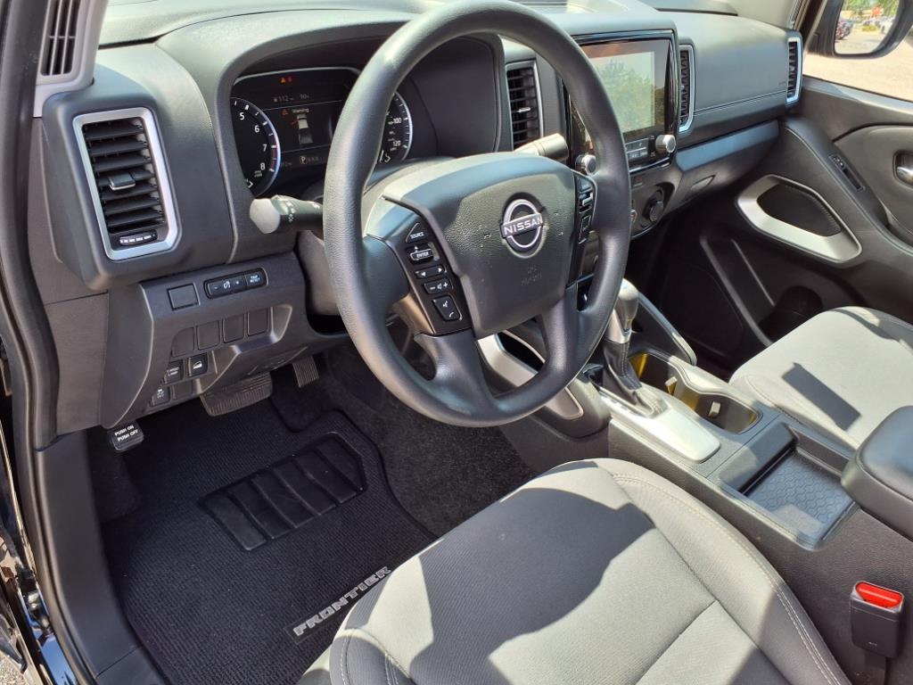 2023 Nissan Frontier SV photo 12
