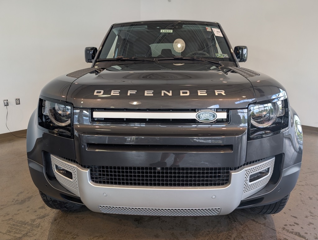 2025 Land Rover Defender 110 S photo 2