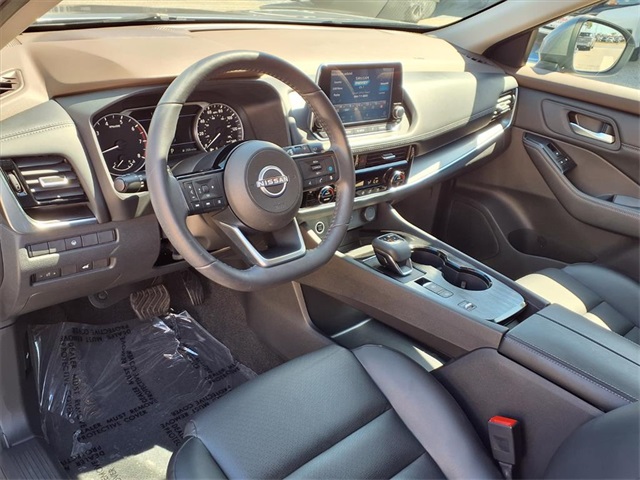 2023 Nissan Rogue SV photo 4