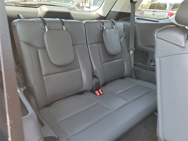 2025 Ford Explorer photo 18