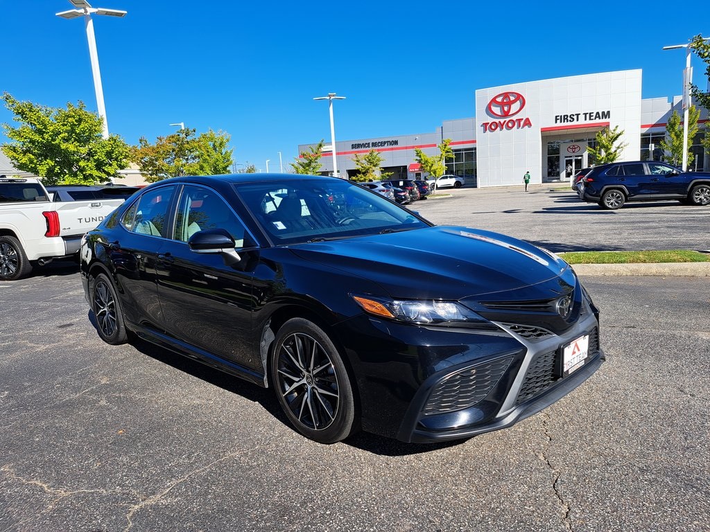 2022 Toyota Camry SE photo 5