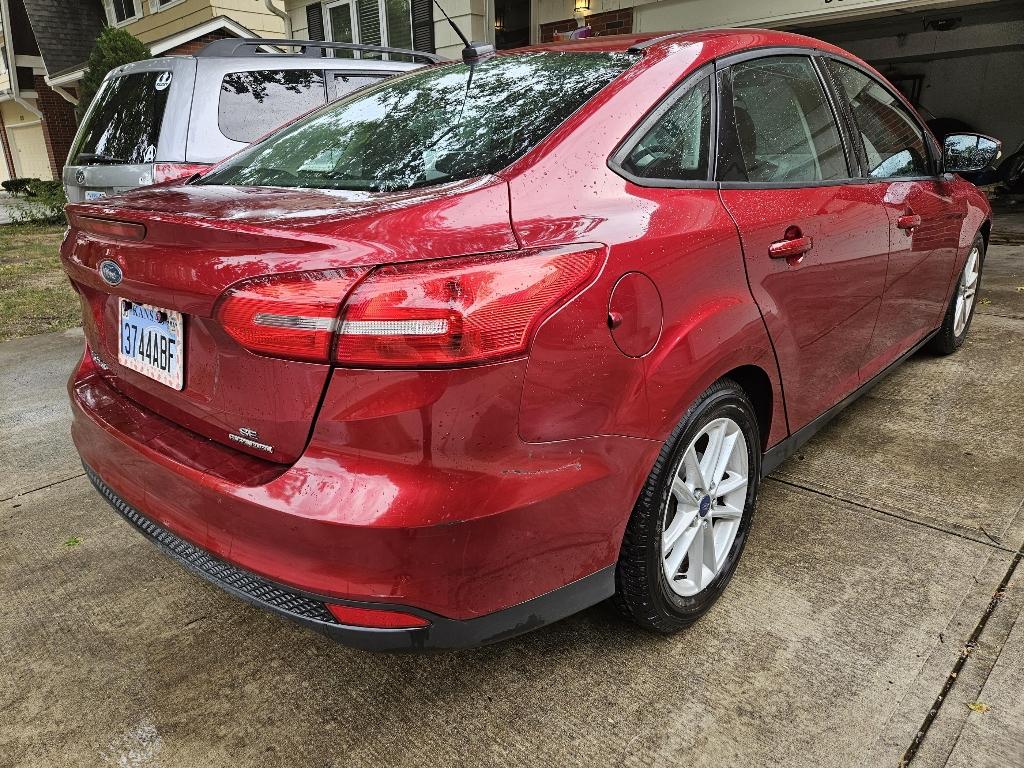 2016 Ford Focus SE photo 3
