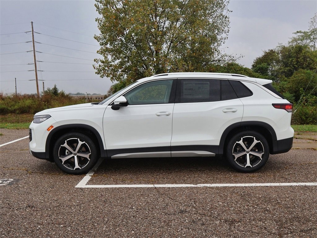 2025 Volkswagen Tiguan SE photo 2