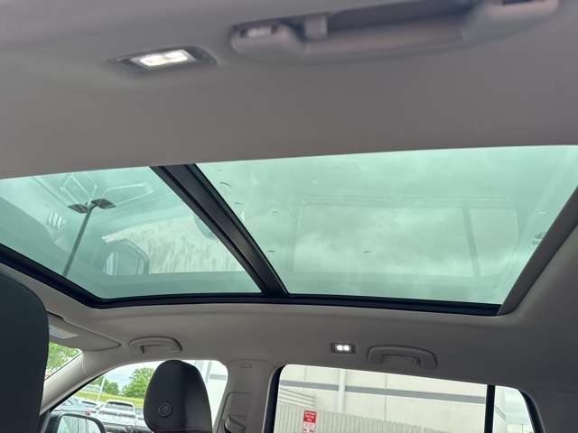 2025 Volkswagen Atlas Peak Edition SE photo 9