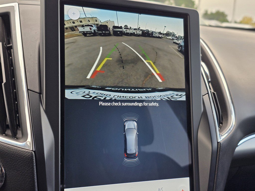 2024 Ford Edge Titanium photo 3