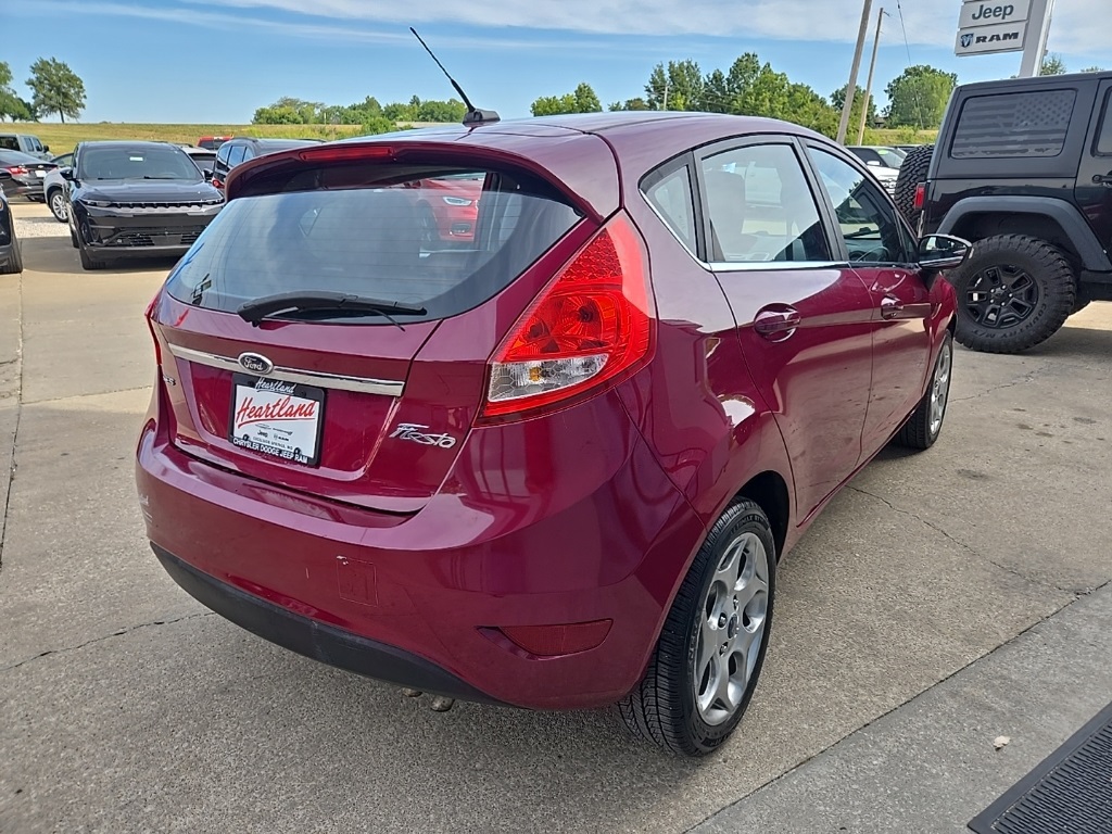 2011 Ford Fiesta SES photo 10