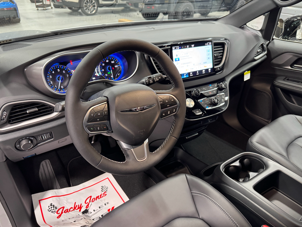2026 Chrysler Voyager LX photo 3