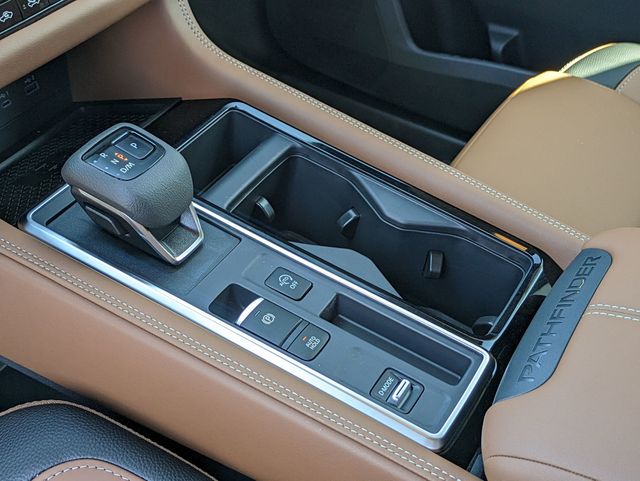 2025 Nissan Pathfinder Platinum photo 20