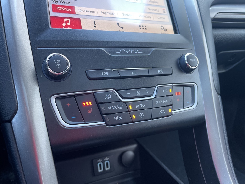 2019 Ford Fusion SEL photo 8