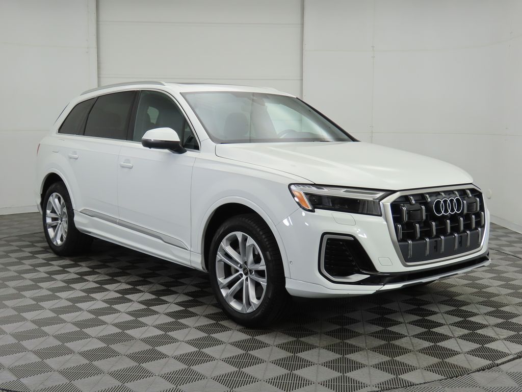 2025 Audi Q7 45 Premium Plus photo 3