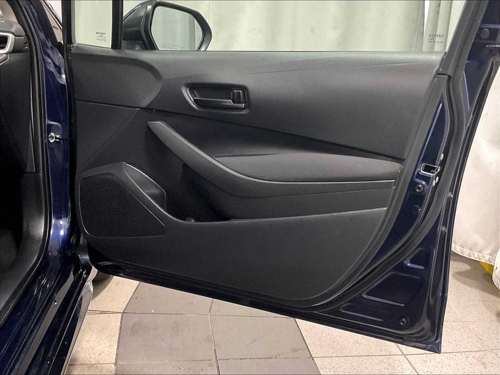 2025 Toyota Corolla LE photo 12
