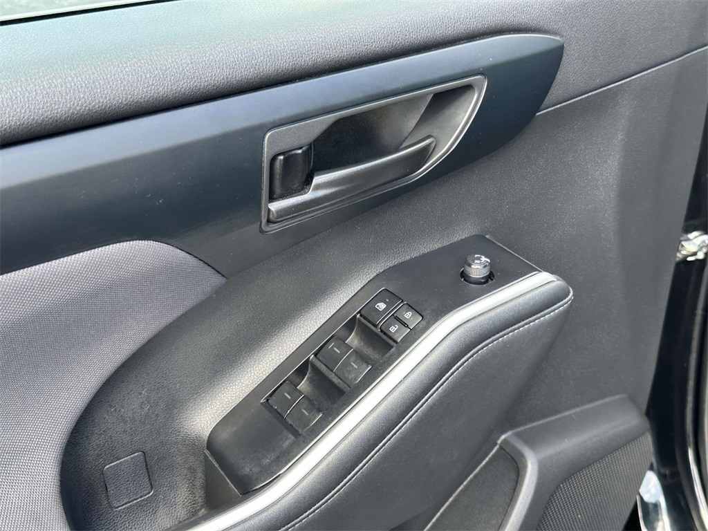 2023 Toyota Highlander LE photo 7