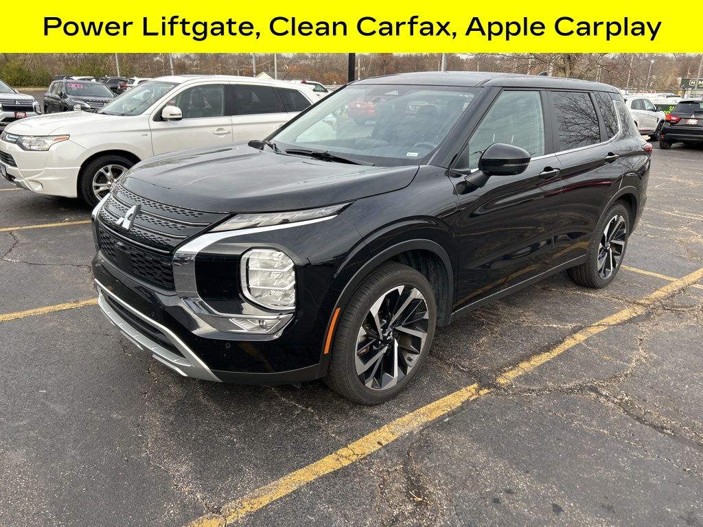 2024 Mitsubishi Outlander SE's photo