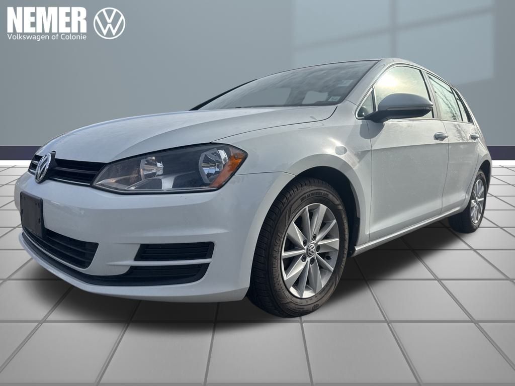 2017 Volkswagen Golf S's photo