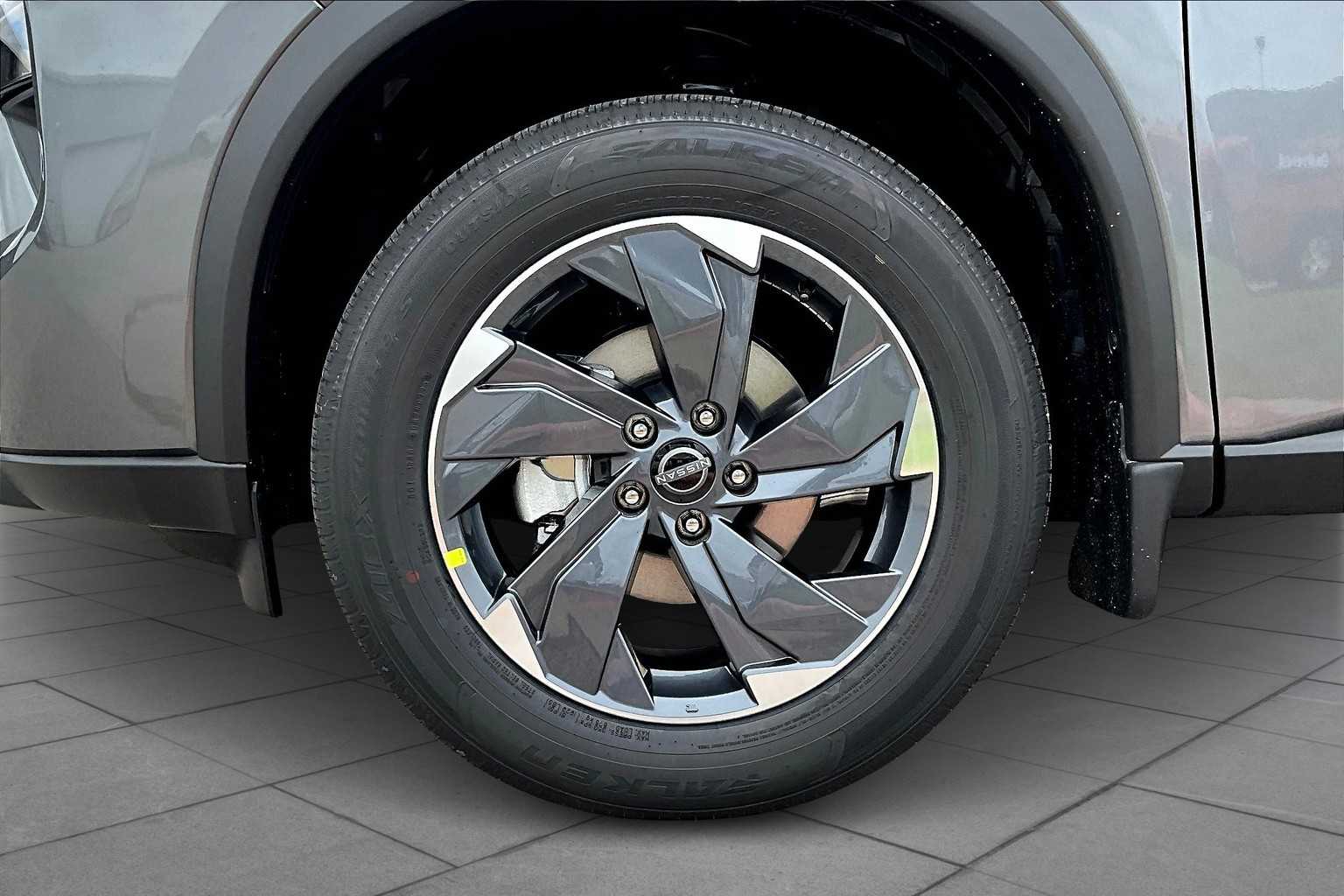 2025 Nissan Rogue SV photo 9