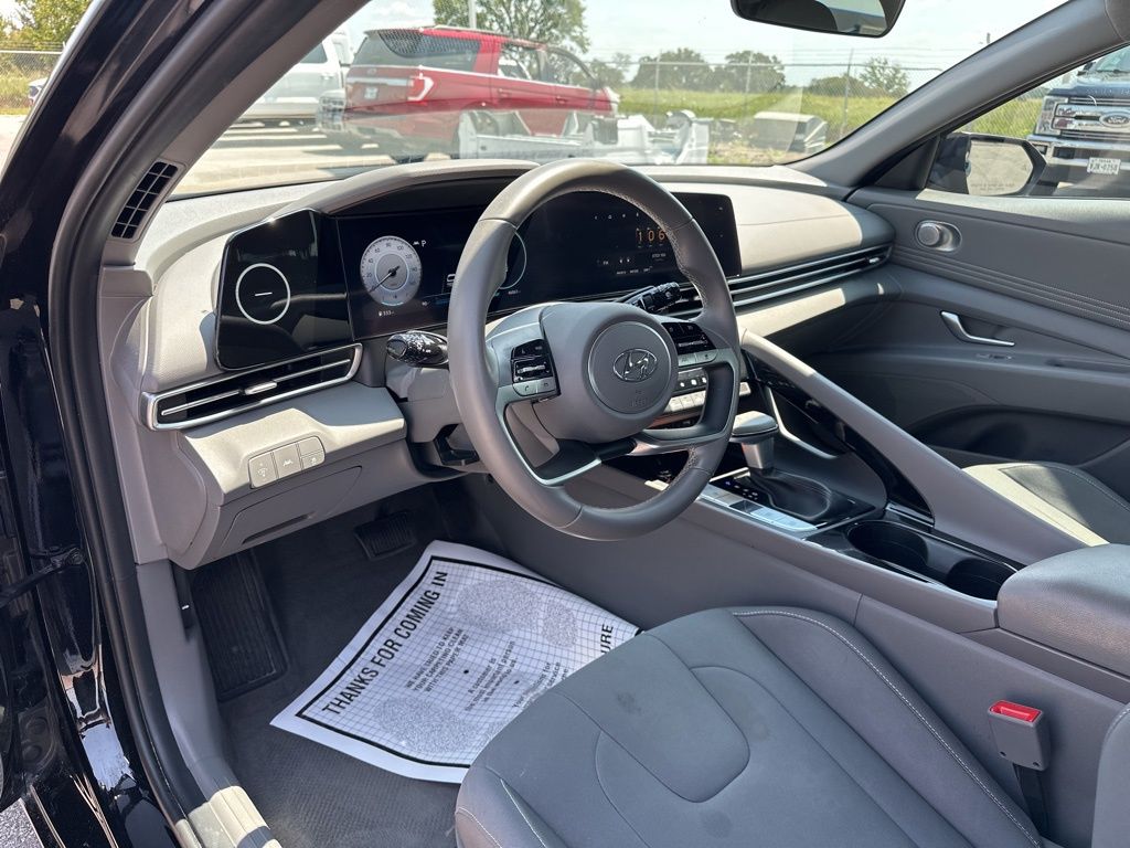 2023 Hyundai Elantra SEL photo 11