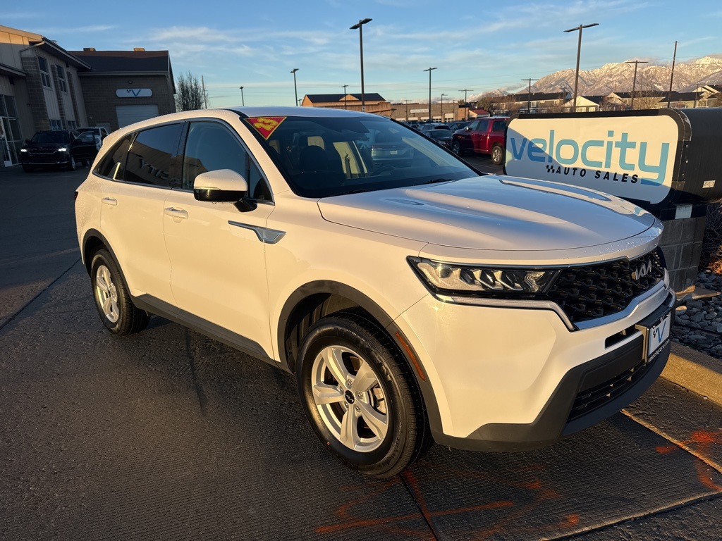 2023 Kia Sorento LX's photo